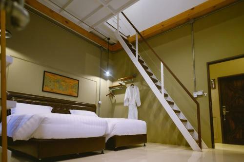 Dream Factory Hotel