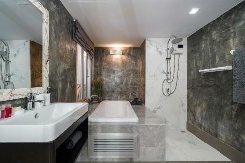 1 Bedroom Apartment In Replay