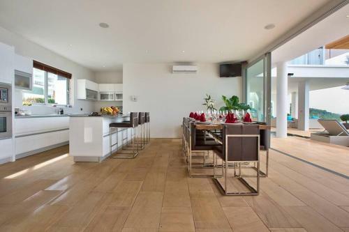 6 Bedroom Luxury Villa Moon