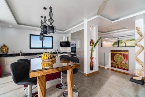 Fabuleuse Villa Aliz�s, Vue Mer Avec V�hicule 4x4
