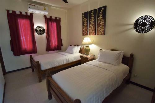 4 Bedroom Villa 4 ~ 30 Seconds Walk To The Beach