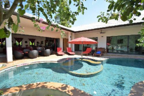 4 Bedroom Villa 4 ~ 30 Seconds Walk To The Beach