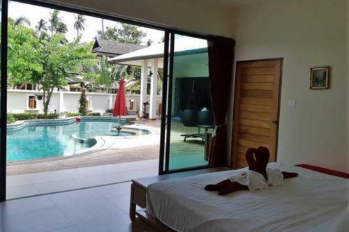 4 Bedroom Villa 4 ~ 30 Seconds Walk To The Beach