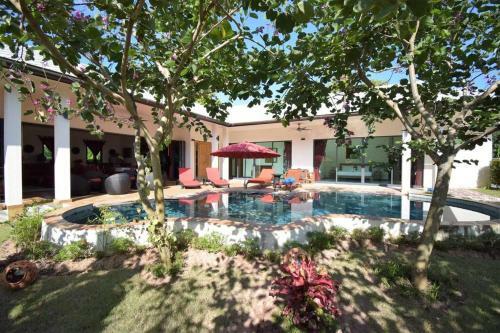 4 Bedroom Villa 4 ~ 30 Seconds Walk To The Beach