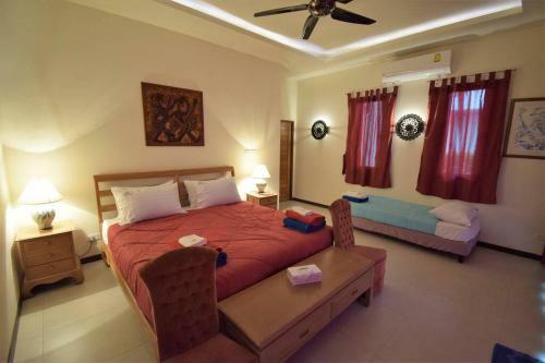 4 Bedroom Villa 4 ~ 30 Seconds Walk To The Beach