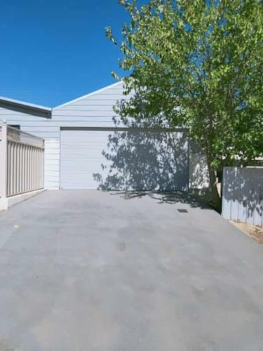 Executive Cottage Must Pay On Arrival Or Call Ahead Wifi Tv Only