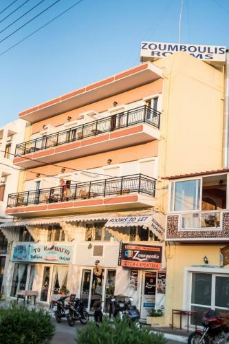 Hostal Zoumboulis Rooms