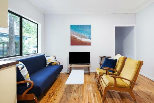 Retro Beach Shack Semi Detached, 2 Min Walk To Beach-lilly Pilly