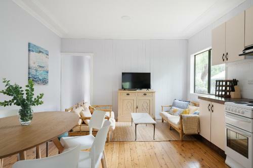 Retro Beach Shack Semi Detached, 2 Min Walk To Beach - Wattle