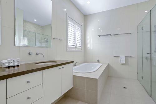 Elegance On The River, Noosa Waters