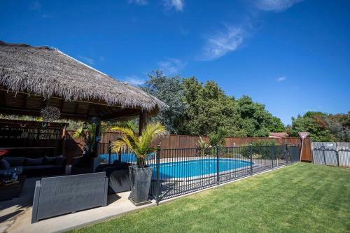 Contractor's Heaven And Entertainer