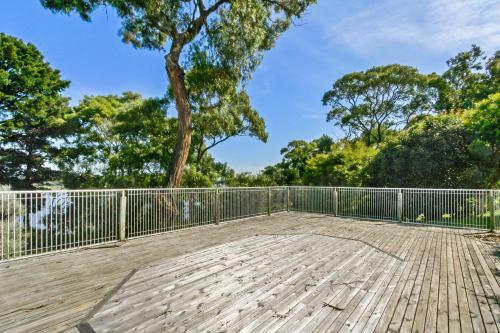 Newlands Drive Waterfront With Jetty