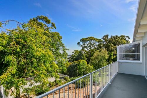 Newlands Drive Waterfront With Jetty