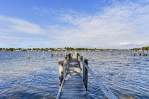 Newlands Drive Waterfront With Jetty