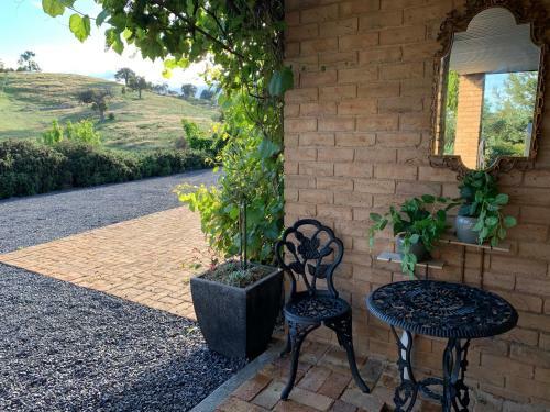 Bed & Breakfast Camelot Country Stay In Orange
