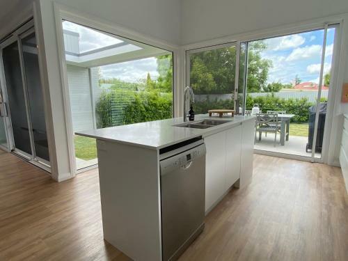 Stylish Comfort & Centrally Located!