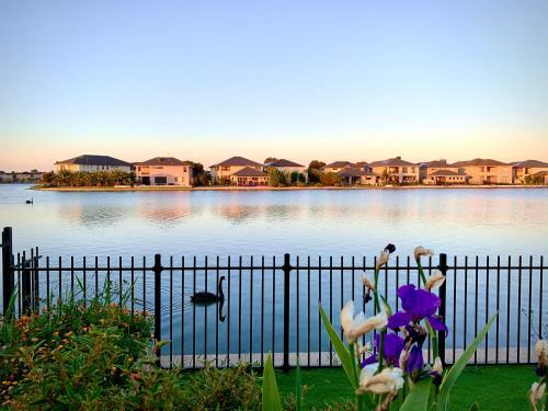 Waterfront Grand Villa For Big Group