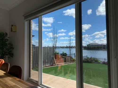 Waterfront Grand Villa For Big Group