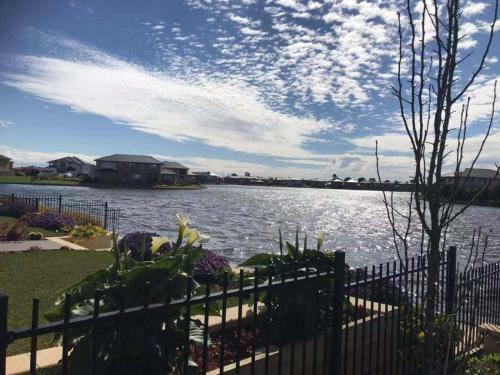 Waterfront Grand Villa For Big Group