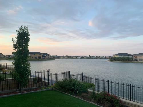 Waterfront Grand Villa For Big Group
