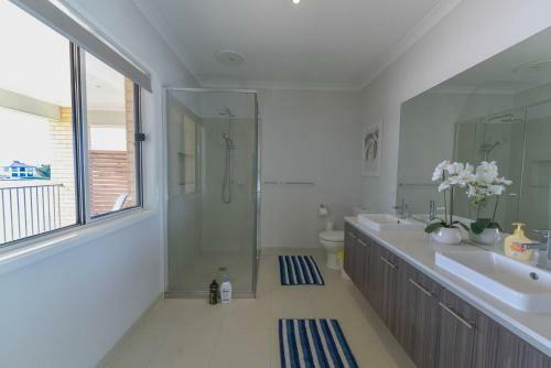 Waterfront Grand Villa For Big Group