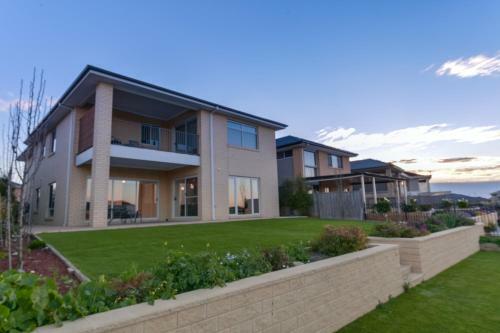 Waterfront Grand Villa For Big Group