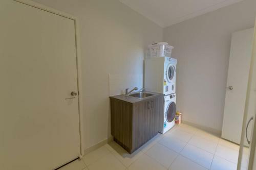 Waterfront Grand Villa For Big Group