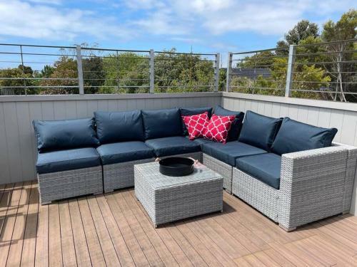 Calypso Retreat - Modern Townhouse - Ocean Views