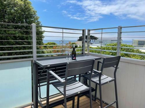 Calypso Retreat - Modern Townhouse - Ocean Views