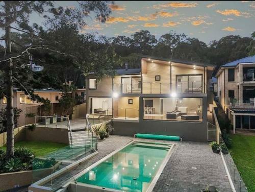 Luxurious Waterfront With Jetty And Boatshed