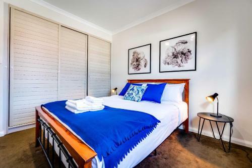 South Perth Family Gem Parking, Stroll To River