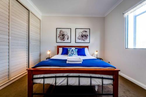 South Perth Family Gem Parking, Stroll To River