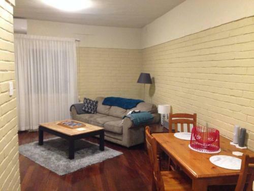 Affordable & Comfortable Apartment On Langley Park