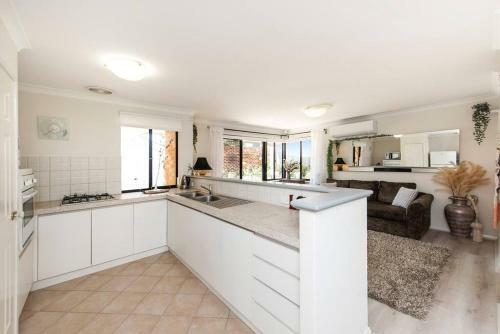 Scarborough Villa On Duke - Executive Escapes