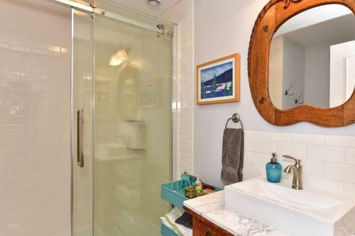 Cheerful 7bedroom Waterfront Villa Fully Furnished