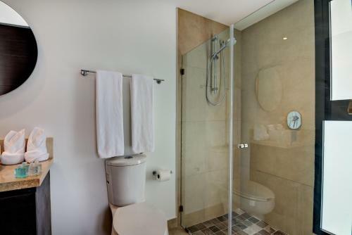 Apartamento 2/2 Ocean View Penthouse In Secure Gated Complex!