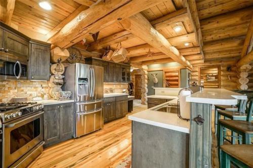 Copper Hideaway - Large Exquisite Cabin In The Rocky Mountains! Cabin