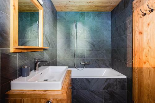 Fabulous Luxury Spa Chalet W. Jacuzzi Sauna