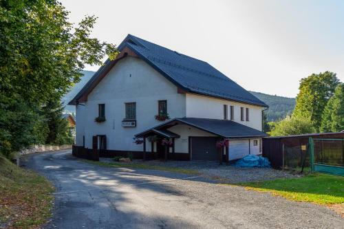 Hostal Penzion Na Ml�n?