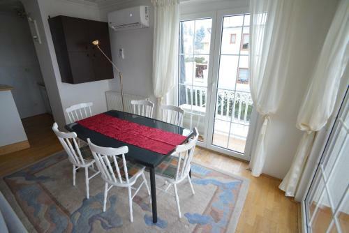 Apartment Near Lake In Pilsen