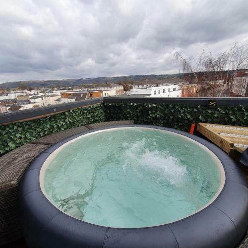 Apartamento Central Penthouse With Hot Tub & Views 24