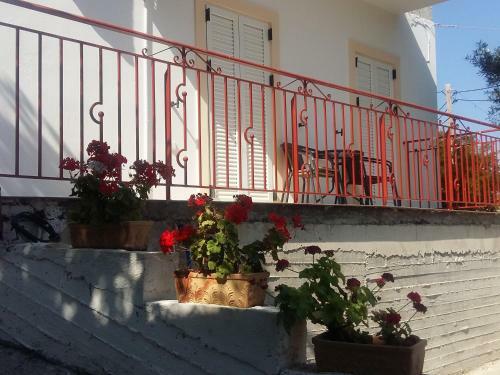 House With A Garden In The Lakithra
