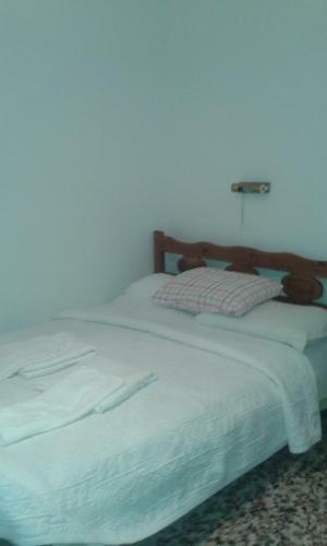 Hostal Manoleas Rooms To Let