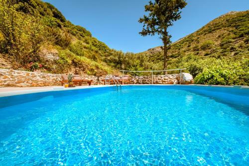 Villa Ellafos Traditional Living