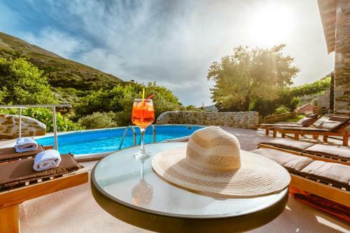 Villa Ellafos Traditional Living