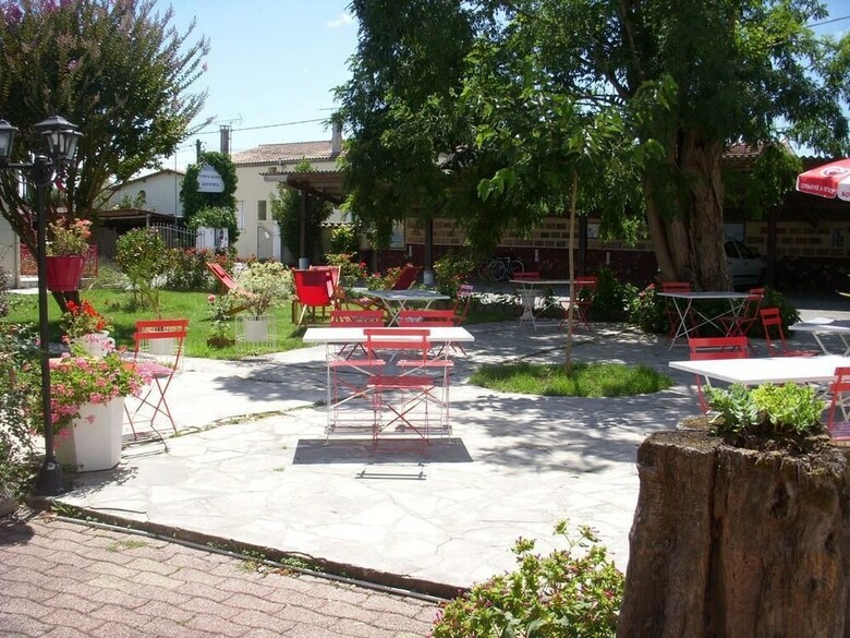 Hotel Les Vieux Acacias