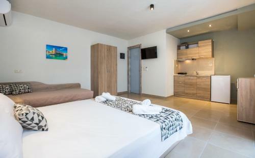 Studios & Apartments Elisabeta