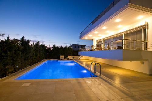 Luxury Villa Loutraki With Private Heated Pool