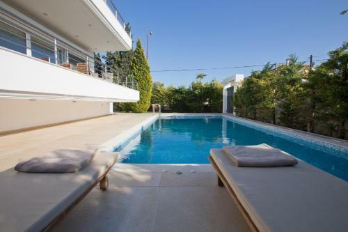 Luxury Villa Loutraki With Private Heated Pool