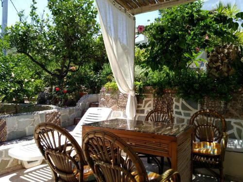 Villa Spaceful Apartment With Veranda N Garden